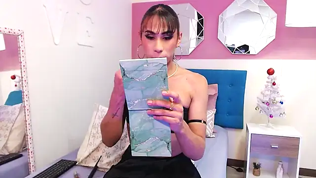 Snapshot of NicoletBlossom chatting on 11/28/25, 08:22 NicoletBlossom online show from 11/28/25, 08:22