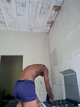 Snapshot of leumas_gg chatting on 12/22/25, 12:13 leumas gg online show from 12/22/25, 12:13