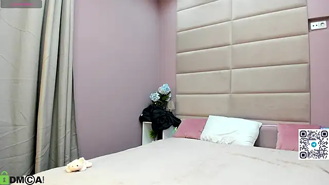 Snapshot of Adeline_Perle chatting on 10/24/25, 01:13 Adeline Perle online show from 10/24/25, 01:13