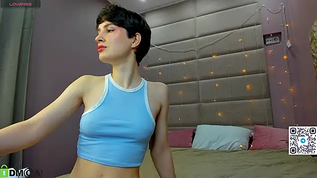 Snapshot of Adeline_Perle chatting on 11/05/25, 01:16 Adeline Perle online show from 11/05/25, 01:16