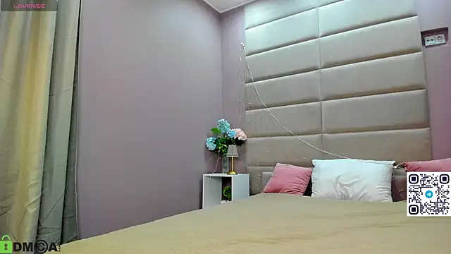 Snapshot of Adeline_Perle chatting on 11/09/25, 01:15 Adeline Perle online show from 11/09/25, 01:15