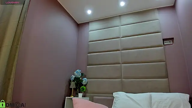 Snapshot of Adeline_Perle chatting on 11/20/25, 01:17 Adeline Perle online show from 11/20/25, 01:17