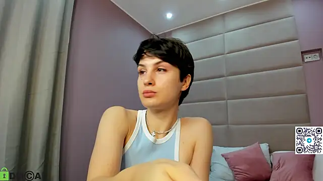 Snapshot of Adeline_Perle chatting on 11/22/25, 01:04 Adeline Perle online show from 11/22/25, 01:04