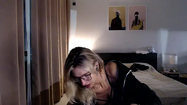 Snapshot of VivianCoke chatting on 10/06/25, 06:16 VivianCoke online show from 10/06/25, 06:16