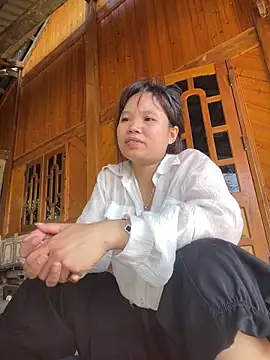 Snapshot of Ngoc-bbi chatting on 05/05/26, 10:56 Ngoc-bbi online show from 05/05/26, 10:56