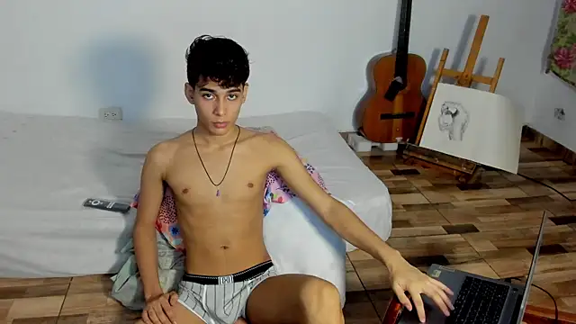 Snapshot of AliottTwink chatting on 12/03/25, 01:13 AliottTwink online show from 12/03/25, 01:13