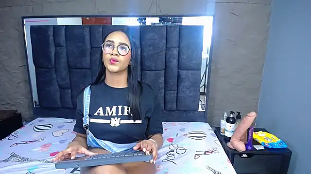 Snapshot of sanabeltits202cl chatting on 11/23/25, 04:12 sanabeltits202cl online show from 11/23/25, 04:12