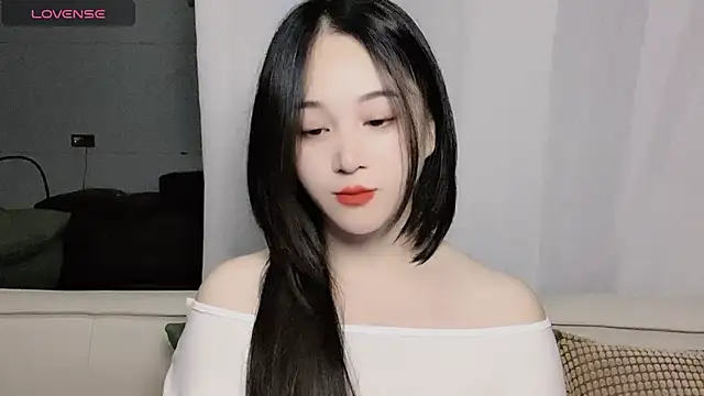 woaiqinqin online show from 10/25/25, 03:07