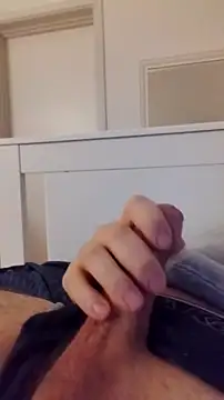 Snapshot of NewJoiner chatting on 01/17/26, 10:24 NewJoiner online show from 01/17/26, 10:24