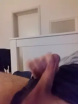 Snapshot of NewJoiner chatting on 02/13/26, 06:37 NewJoiner online show from 02/13/26, 06:37