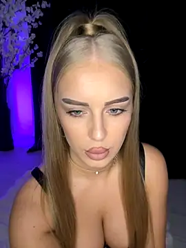 Snapshot of AubrieleRouj1 chatting on 09/22/25, 03:25 AubrieleRouj1 online show from 09/22/25, 03:25
