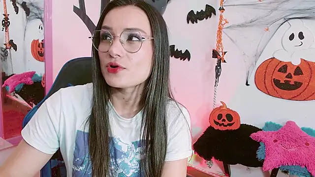 Snapshot of danna_888 chatting on 10/24/25, 06:37 danna 888 online show from 10/24/25, 06:37