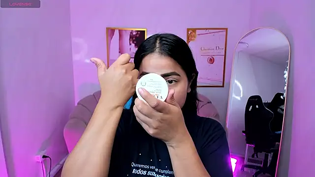 Snapshot of Victoria_b_ chatting on 09/15/25, 07:47 Victoria b online show from 09/15/25, 07:47