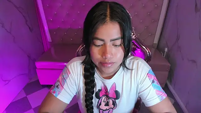 Snapshot of Victoria_b_ chatting on 10/02/25, 07:43 Victoria b online show from 10/02/25, 07:43