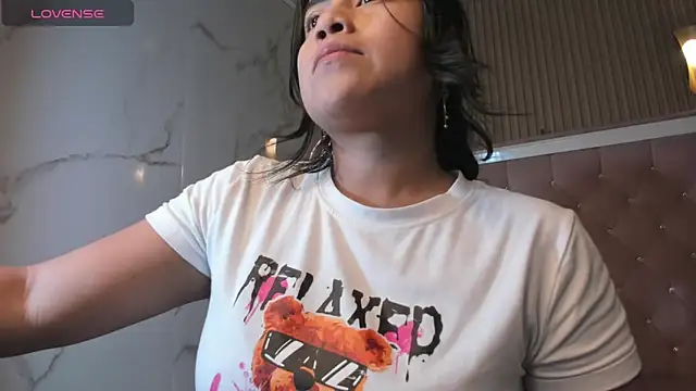 Snapshot of Victoria_b_ chatting on 10/18/25, 08:09 Victoria b online show from 10/18/25, 08:09