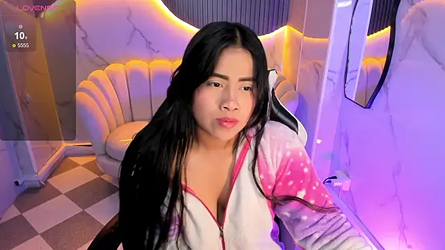 Snapshot of Victoria_b_ chatting on 10/23/25, 07:56 Victoria b online show from 10/23/25, 07:56