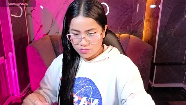 Snapshot of Victoria_b_ chatting on 10/30/25, 07:58 Victoria b online show from 10/30/25, 07:58