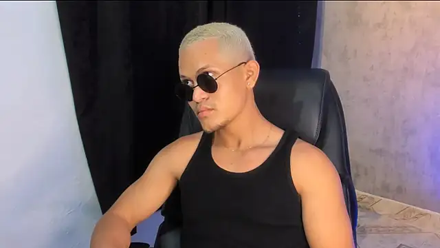 Snapshot of Manuel_FPG chatting on 11/13/25, 02:54 Manuel FPG online show from 11/13/25, 02:54