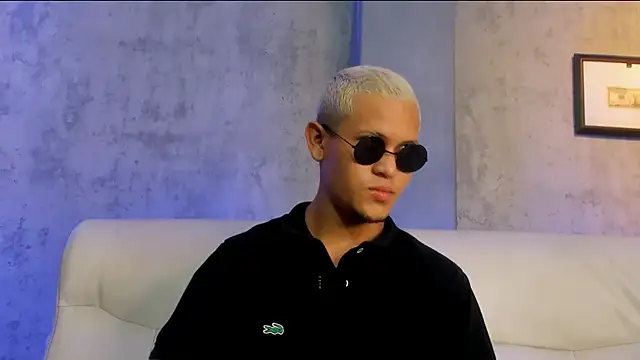 Snapshot of Manuel_FPG chatting on 11/18/25, 02:39 Manuel FPG online show from 11/18/25, 02:39