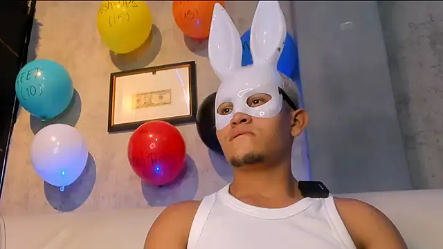 Snapshot of Manuel_FPG chatting on 11/19/25, 02:22 Manuel FPG online show from 11/19/25, 02:22