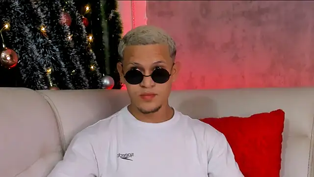 Snapshot of Manuel_FPG chatting on 12/05/25, 01:47 Manuel FPG online show from 12/05/25, 01:47