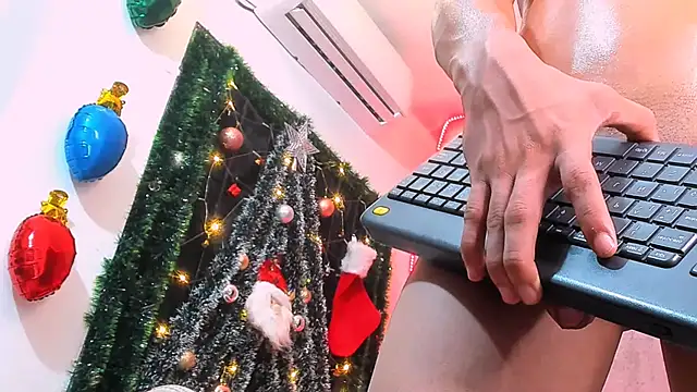 Snapshot of Manuel_FPG chatting on 12/17/25, 04:07 Manuel FPG online show from 12/17/25, 04:07