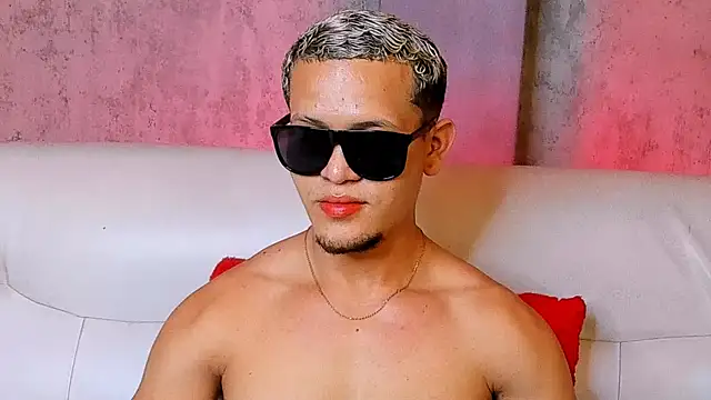 Snapshot of Manuel_FPG chatting on 12/22/25, 02:30 Manuel FPG online show from 12/22/25, 02:30