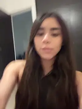 Snapshot of Ariovalle chatting on 09/19/25, 07:21 Ariovalle online show from 09/19/25, 07:21