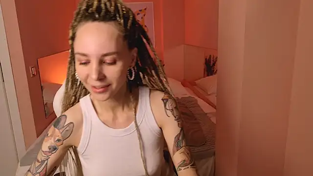 MiaGraham1 online show from 11/06/25, 08:21