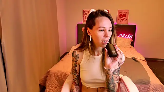 MiaGraham1 online show from 04/18/26, 07:07