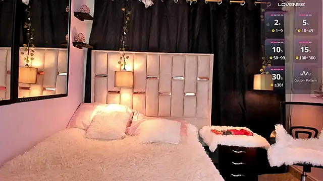 Snapshot of melody-rouss chatting on 12/18/25, 04:40 melody-rouss online show from 12/18/25, 04:40