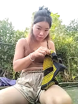 lylylove online show from 10/17/25, 12:36