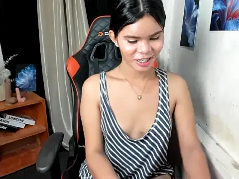 Snapshot of dianne_swift chatting on 07/19/26, 12:14 dianne swift online show from 07/19/26, 12:14