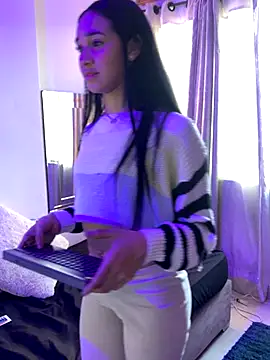 Snapshot of Kylie_Patrick chatting on 10/25/25, 09:53 Kylie Patrick online show from 10/25/25, 09:53