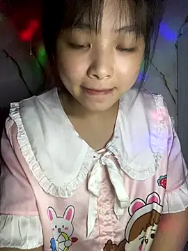 Snapshot of candy___123 chatting on 09/23/25, 02:42 candy   123 online show from 09/23/25, 02:42