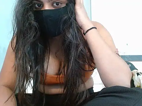 Snapshot of Vaani_Singha chatting on 11/13/25, 09:41 Vaani Singha online show from 11/13/25, 09:41