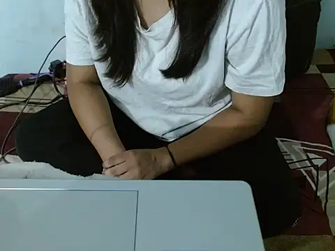 Snapshot of Vaani_Singha chatting on 11/21/25, 12:04 Vaani Singha online show from 11/21/25, 12:04