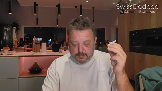 Snapshot of SwissDadbod chatting on 09/28/25, 08:25 SwissDadbod online show from 09/28/25, 08:25