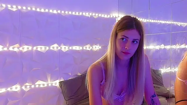 Aishha  online show from 09/10/25, 05:18