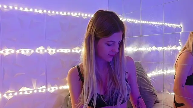 Aishha  online show from 09/15/25, 05:29