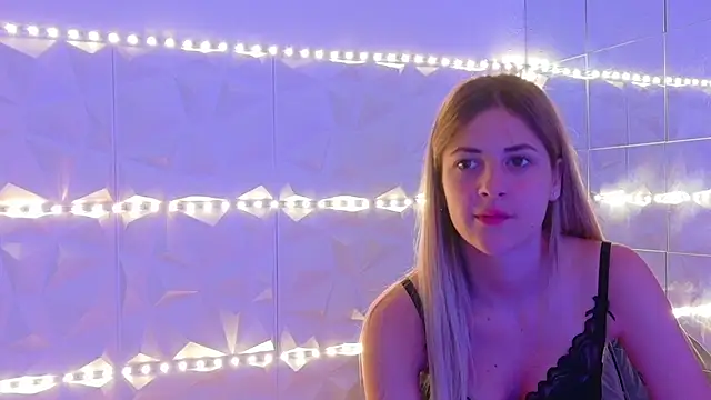 Aishha  online show from 09/25/25, 05:11