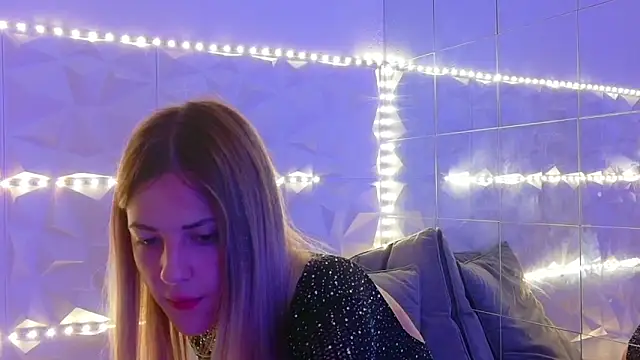 Aishha  online show from 10/03/25, 05:15