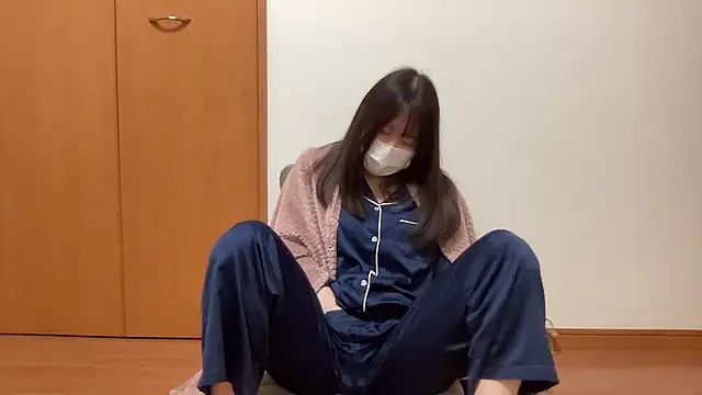 Snapshot of nuu_u chatting on 11/11/25, 03:01 nuu u online show from 11/11/25, 03:01