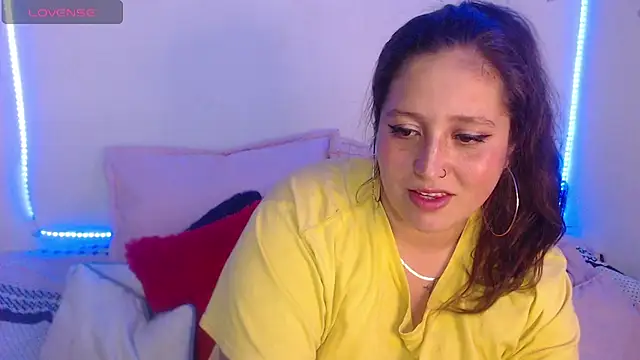 nahomy jonhs online show from 10/13/25, 03:39