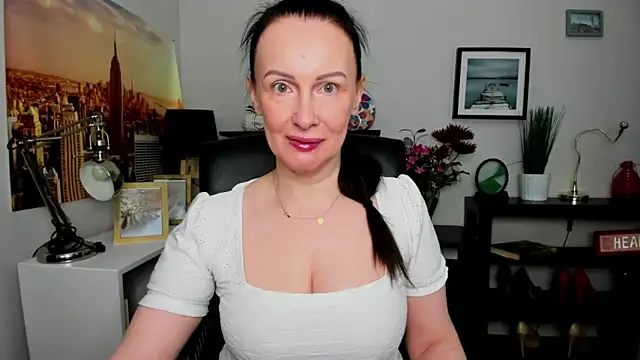 Snapshot of Velvet_Jasmine chatting on 09/18/25, 05:42 Velvet Jasmine online show from 09/18/25, 05:42