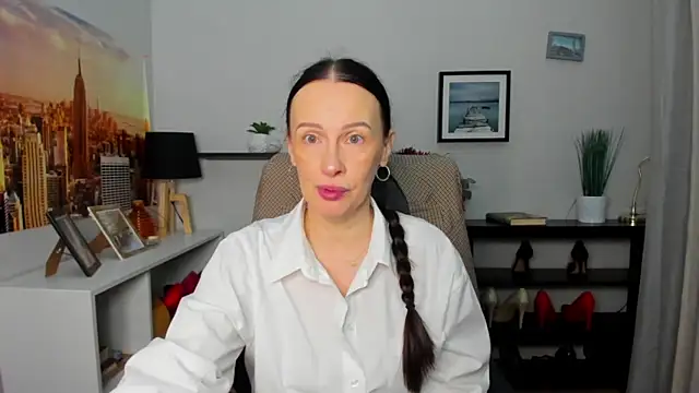 Snapshot of Velvet_Jasmine chatting on 12/19/25, 06:20 Velvet Jasmine online show from 12/19/25, 06:20