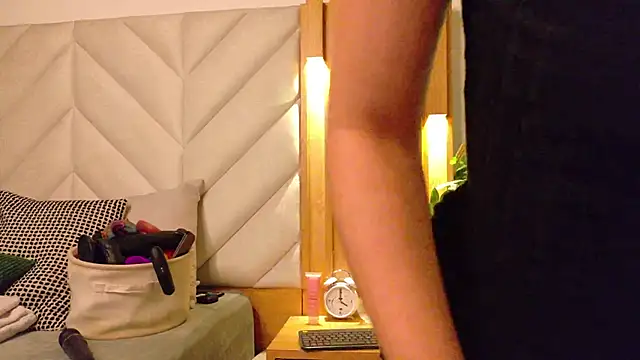 Snapshot of Zafiro_Gem_ chatting on 09/15/25, 08:31 Zafiro Gem online show from 09/15/25, 08:31