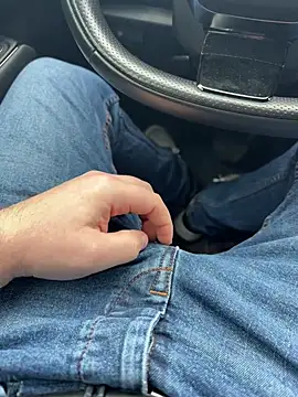 Dmnk2011 online show from 03/25/26, 09:15