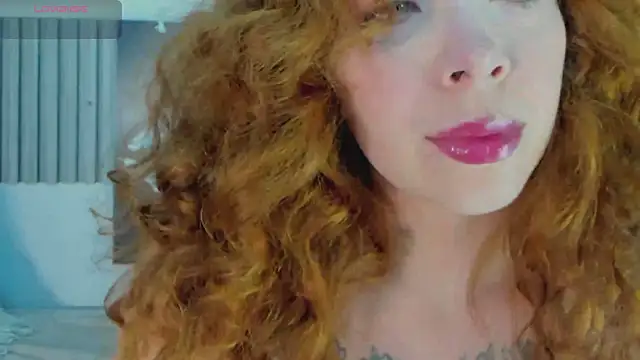 Snapshot of HelenaCole- chatting on 11/15/25, 10:04 HelenaCole- online show from 11/15/25, 10:04