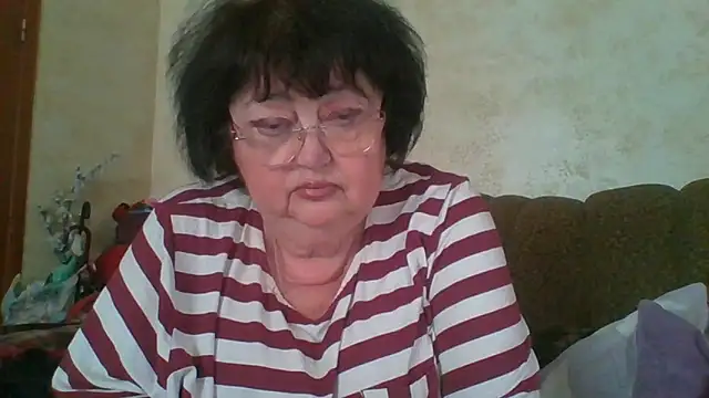 Snapshot of MilaSky5303 chatting on 04/26/26, 02:04 MilaSky5303 online show from 04/26/26, 02:04